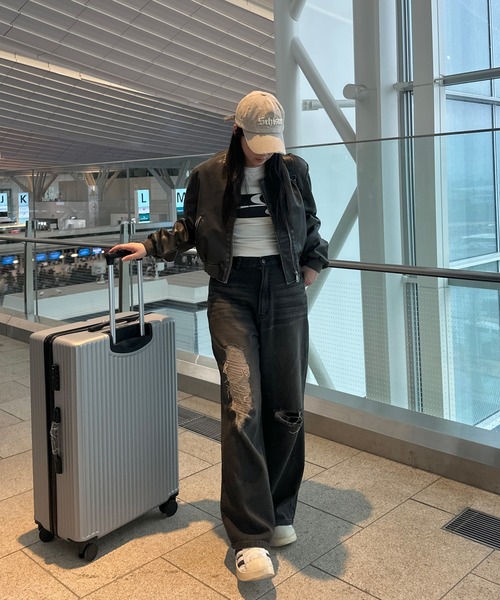 favclo.（ファブクロ）の「vintage like damage denim / ヴィンテージライクダメージデニム（デニムパンツ・レディース・ライトブルー/ブラック・LARGE/MEDIUM）」の6枚目の写真