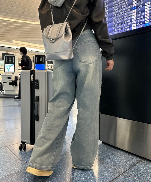 favclo.（ファブクロ）の「vintage like damage denim / ヴィンテージライクダメージデニム（デニムパンツ・レディース・ライトブルー/ブラック・LARGE/MEDIUM）」の4枚目の写真