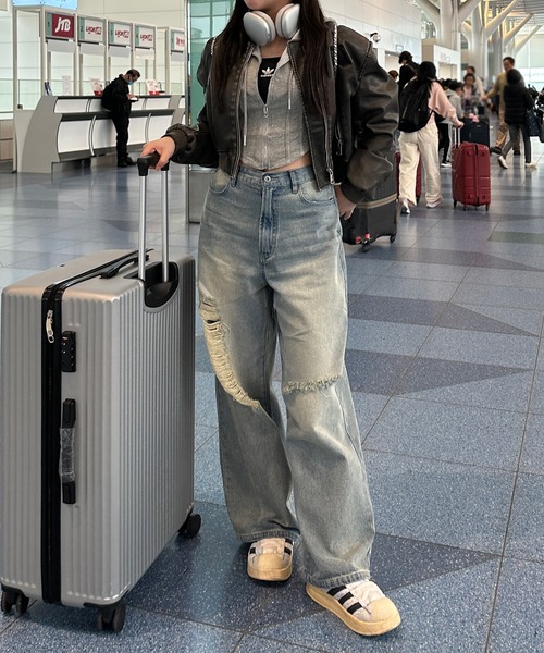 favclo.（ファブクロ）の「vintage like damage denim / ヴィンテージライクダメージデニム（デニムパンツ・レディース・ライトブルー/ブラック・LARGE/MEDIUM）」の17枚目の写真