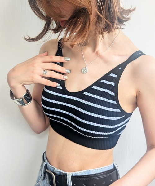 styiro(スタイロ)の「ボーダーカップインブラトップ(キャミソール・レディース・ホワイト×ブラック/ブラック・FREE)」の2枚目の写真
