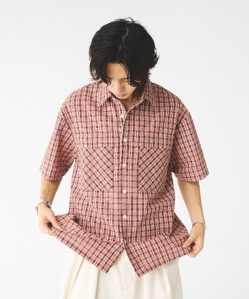 Adoon plain（アドーンプレーン）の「シアサッカーチェックシャツ（シャツ/ブラウス・メンズ・ベージュ/レッド・MEDIUM/LARGE）」の4枚目の写真