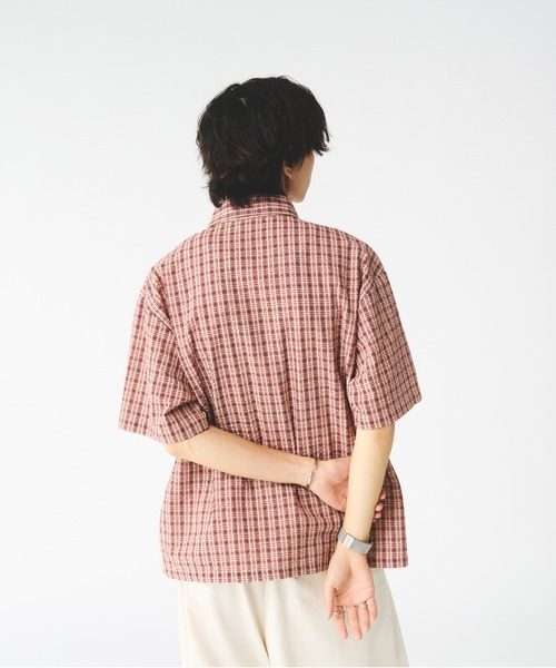 Adoon plain（アドーンプレーン）の「シアサッカーチェックシャツ（シャツ/ブラウス・メンズ・ベージュ/レッド・MEDIUM/LARGE）」の16枚目の写真