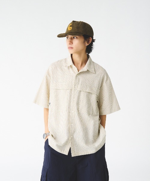 Adoon plain（アドーンプレーン）の「シアサッカーチェックシャツ（シャツ/ブラウス・メンズ・ベージュ/レッド・MEDIUM/LARGE）」の6枚目の写真