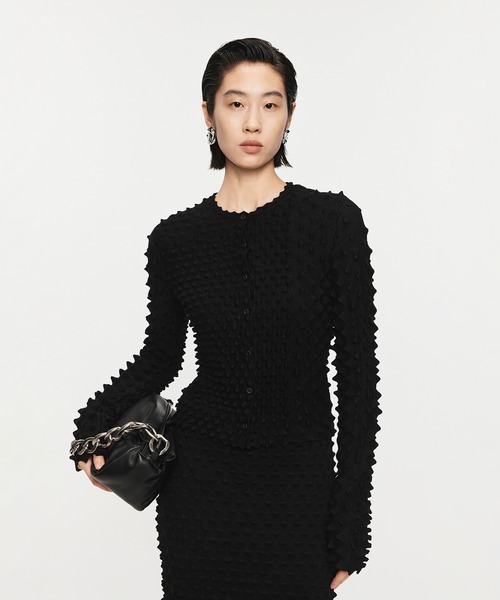 JNBY（ジェーエヌビーワイ）の「Three-dimensional Textured Cardigan（ニット/セーター・レディース・ピンク/ブラック/グレー・36/38/40）」の4枚目の写真