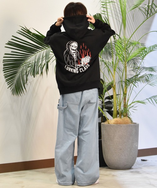 LURKING CLASS(ラーキングクラス)の「【ムラサキスポーツ限定】LURKING CLASS/ラーキングクラス プルオーバー/パーカー バックプリント ST24HUM02(パーカー・メンズ・ブラック/グレー・XL/L/M)」の6枚目の写真
