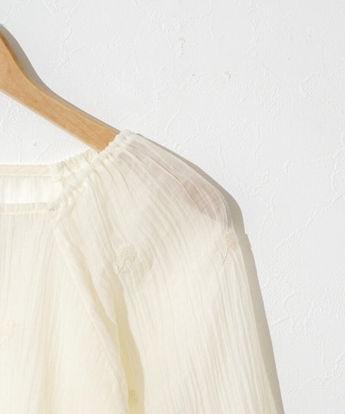 flower（フラワー）の「フラッフィーシアーブラウス（シャツ/ブラウス・レディース・ピンク/アイボリー・FREE）」の5枚目の写真