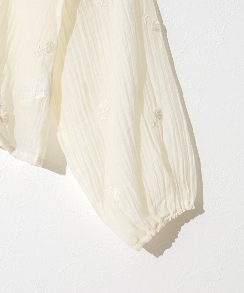 flower（フラワー）の「フラッフィーシアーブラウス（シャツ/ブラウス・レディース・ピンク/アイボリー・FREE）」の6枚目の写真