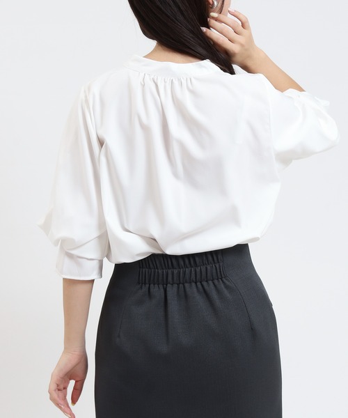 TRUDEA(トルディア)の「ボリュームスリーブスキッパーブラウス(シャツ/ブラウス・レディース・ラベンダー/ブルーグリーン/ブラウン/ホワイト・LARGE/MEDIUM)」の14枚目の写真