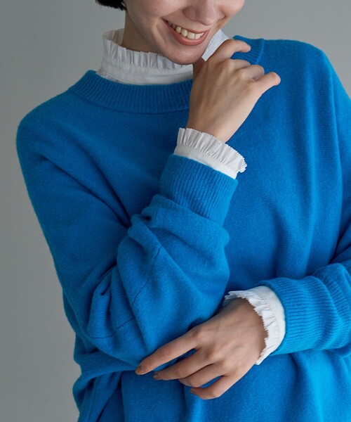 UNFILO（アンフィーロ）の「フリルネックシャツ（シャツ/ブラウス・レディース・サックスブルー系/ブラック系1/ホワイト系/スカイブルー系1・SMALL/MEDIUM/LARGE）」の20枚目の写真