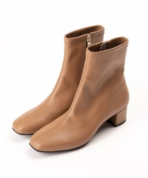 AcureZ（アキュアーズ）の「スッキリシルエットのプレーンデザイン「生活防水×スタイリッシュブーツ」（ブーツ）」