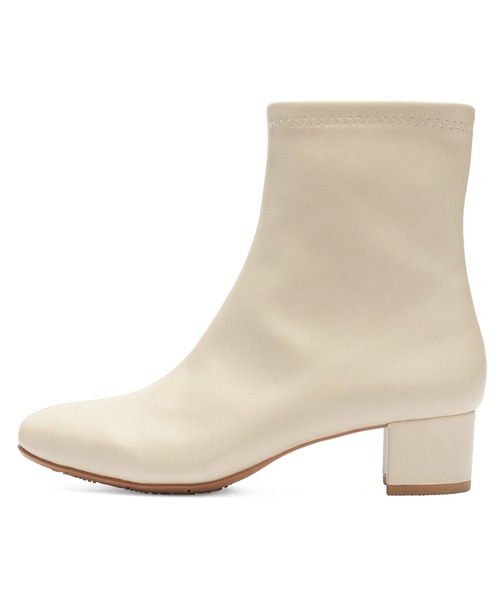 AcureZ(アキュアーズ)の「スッキリシルエットのプレーンデザイン「生活防水×スタイリッシュブーツ」(ブーツ・レディース・アイボリー/ブラック/ダークブラウン/ブラウン・22.5cm/23.0cm/23.5cm/24.0cm/24.5cm)」の7枚目の写真