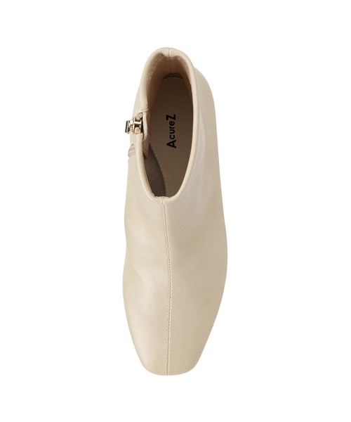 AcureZ(アキュアーズ)の「スッキリシルエットのプレーンデザイン「生活防水×スタイリッシュブーツ」(ブーツ・レディース・アイボリー/ブラック/ダークブラウン/ブラウン・22.5cm/23.0cm/23.5cm/24.0cm/24.5cm)」の9枚目の写真