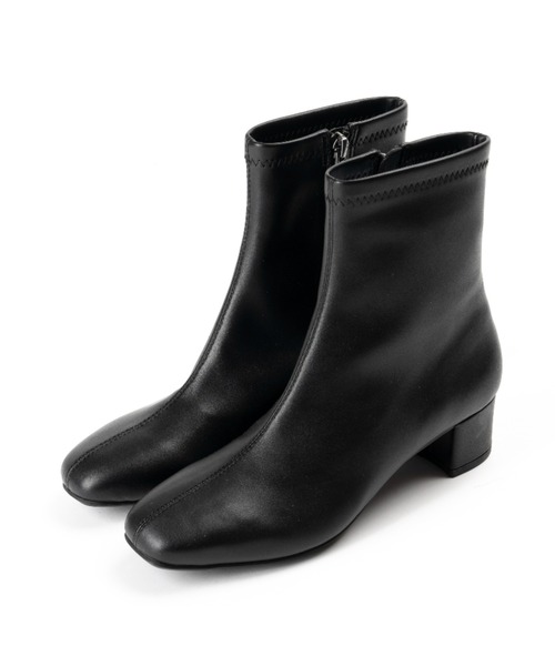 AcureZ(アキュアーズ)の「スッキリシルエットのプレーンデザイン「生活防水×スタイリッシュブーツ」(ブーツ・レディース・アイボリー/ブラック/ダークブラウン/ブラウン・22.5cm/23.0cm/23.5cm/24.0cm/24.5cm)」の16枚目の写真