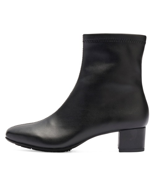 AcureZ(アキュアーズ)の「スッキリシルエットのプレーンデザイン「生活防水×スタイリッシュブーツ」(ブーツ・レディース・アイボリー/ブラック/ダークブラウン/ブラウン・22.5cm/23.0cm/23.5cm/24.0cm/24.5cm)」の17枚目の写真