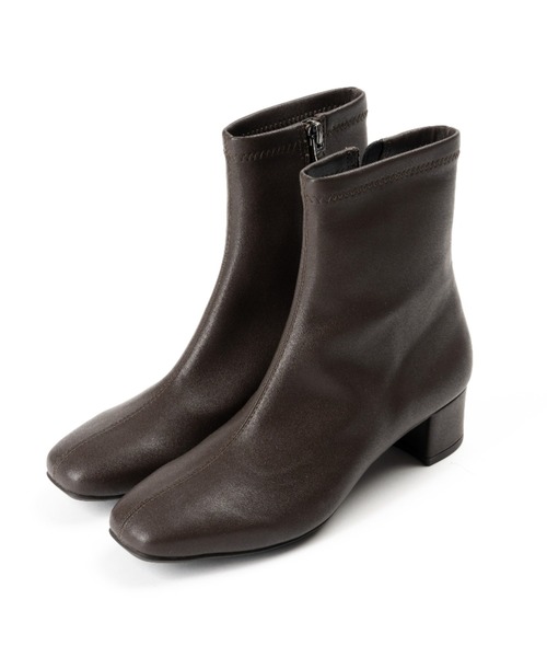 AcureZ(アキュアーズ)の「スッキリシルエットのプレーンデザイン「生活防水×スタイリッシュブーツ」(ブーツ・レディース・アイボリー/ブラック/ダークブラウン/ブラウン・22.5cm/23.0cm/23.5cm/24.0cm/24.5cm)」の21枚目の写真