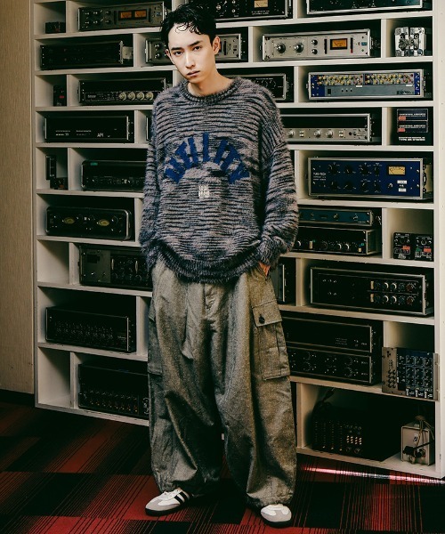 EFFECTEN(エフェクテン)の「mn3029-Arch Logo Shaggy Knit シャギーニット(ニット/セーター・メンズ・グレー系その他/ネイビー系・FREE)」の3枚目の写真