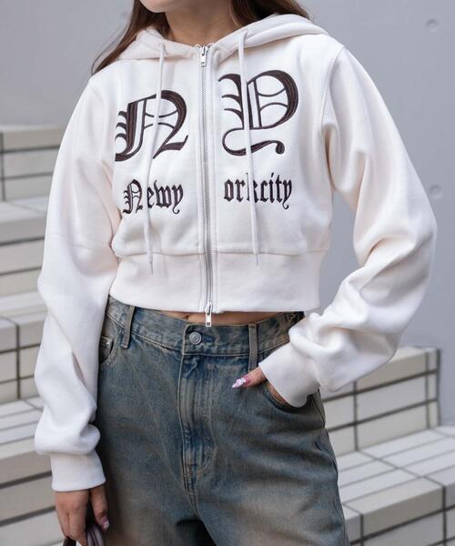 WEGO(ウィゴー)の「WEGO/グラフィック裏起毛ショートZIPパーカー(パーカー・レディース・ダークグレー/アイボリー・FREE)」の2枚目の写真