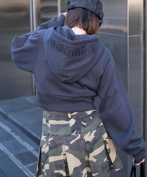 WEGO(ウィゴー)の「WEGO/グラフィック裏起毛ショートZIPパーカー(パーカー・レディース・ダークグレー/アイボリー・FREE)」の15枚目の写真