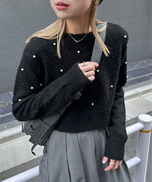 feepur（フェピュール）の「【ハンドウォッシャブル】パールクロップドニット（ニット/セーター・レディース・ブラック/オフホワイト/グレー・MEDIUM）」の2枚目の写真