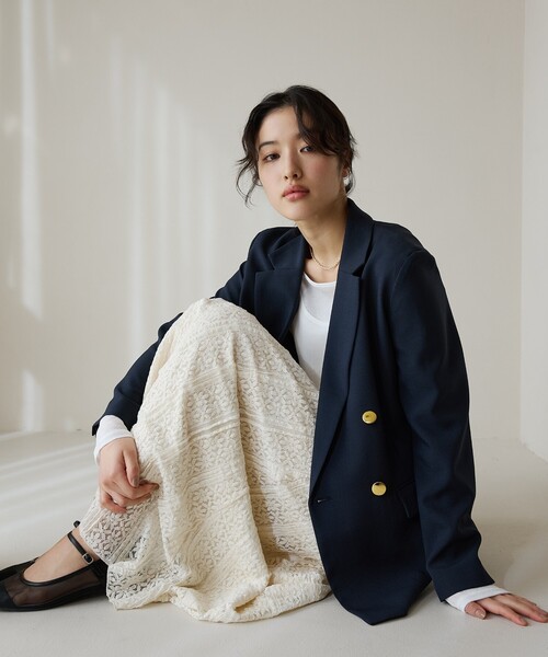 THE SHOP TK （ザ ショップ ティーケー ）の「【ONOFF活躍／セレモニー／通勤】CAVIAN Wブレストジャケット／洗える（テーラードジャケット・レディース・チャコールグレー/ネイビー・11/13/12）」の4枚目の写真