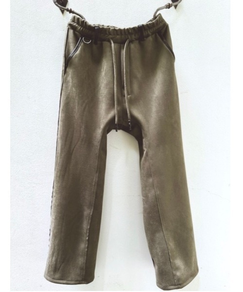 FranCisT_MOR.K.S.（フランシストモークス）の「FranCisT_MOR.K.S./フランシスト モークス/HI-TENSION FAKE SUEDE SARUEL WIDE PANTS/MB3107（その他パンツ・メンズ・ブラック/オフホワイト/オリーブ/ネイビー・2/3/4）」の4枚目の写真