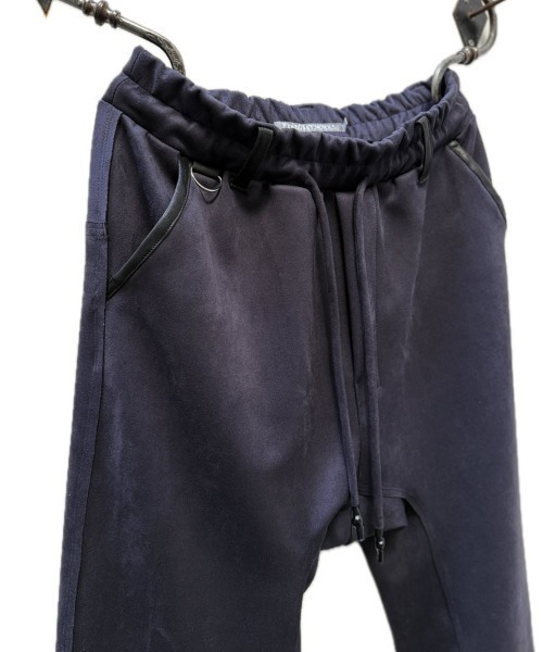FranCisT_MOR.K.S.（フランシストモークス）の「FranCisT_MOR.K.S./フランシスト モークス/HI-TENSION FAKE SUEDE SARUEL WIDE PANTS/MB3107（その他パンツ・メンズ・ブラック/オフホワイト/オリーブ/ネイビー・2/3/4）」の18枚目の写真