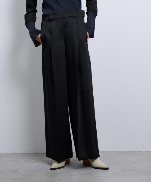 LANVIN en Bleu(ランバンオンブルー)の「シルキーダブルクロスストレートワイドパンツ(その他パンツ・レディース・オフホワイト/ブラック/ブルー系その他・38/36)」の1枚目の写真