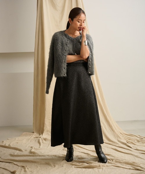 Elura（エルーラ）の「＜スタイリスト福田麻琴さんコラボ＞ドレスファーニットカーディガン/234495（カーディガン/ボレロ・レディース・チャコールグレー/ベージュ・FREE）」の4枚目の写真