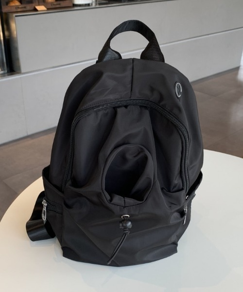 lilful(リルフル)の「【大容量/A4収納可能】ドロスト付き マルチポケットバックパック シンプルリュック(バックパック/リュック・レディース・ブラック・F)」の12枚目の写真