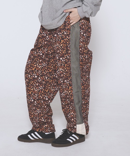 FIRST DOWN(ファーストダウン)の「タスランナイロン トラックパンツ(その他パンツ・メンズ・ブラック/レオパード/ネイビー・XL/L/M)」の3枚目の写真