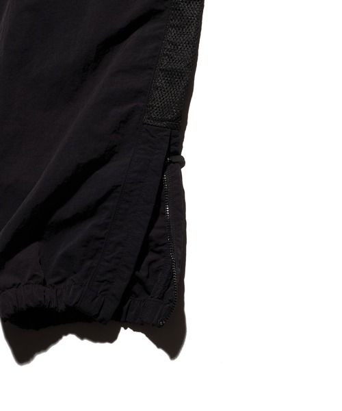 FIRST DOWN(ファーストダウン)の「タスランナイロン トラックパンツ(その他パンツ・メンズ・ブラック/レオパード/ネイビー・XL/L/M)」の6枚目の写真