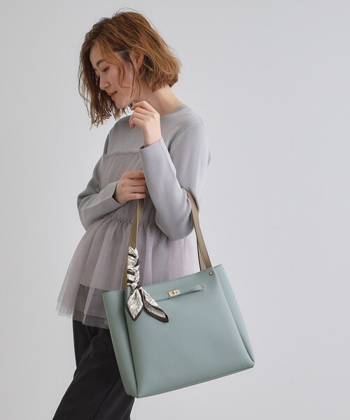 grove（グローブ）の「人間工学ベルトタックスカーフ付きトート（トートバッグ・レディース・ライトグレー/ライトブルー/ブラック/アイボリー・00）」の12枚目の写真