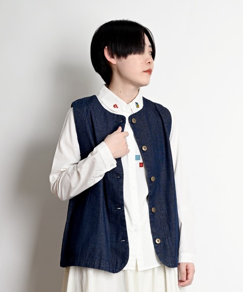 MARAI(マーライ)の「前開きボタン デニムベスト(ベスト・レディース・ブルー/ベージュ/ネイビー・フリー)」の12枚目の写真