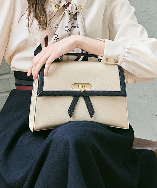 an another angelus（アンアナザーアンジェラス）の「クロスタイ