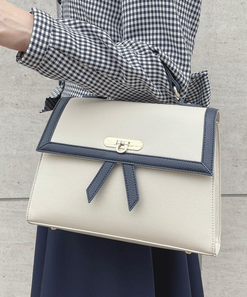 an another angelus（アンアナザーアンジェラス）の「クロスタイデザインバッグ/ fint　フィント（ハンドバッグ・レディース・ホワイト×ネイビー/ブラック×ホワイト・FREE）」の6枚目の写真