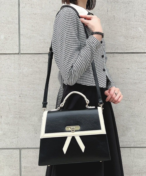 an another angelus（アンアナザーアンジェラス）の「クロスタイデザインバッグ/ fint　フィント（ハンドバッグ・レディース・ホワイト×ネイビー/ブラック×ホワイト・FREE）」の11枚目の写真