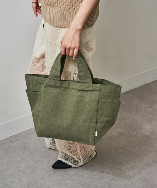 A by MAGASIN DE MODE(エーバイマガジンデモード)の「【A by MAGASIN DE MODE】e.e.p.キュービックトート SNBD(トートバッグ・レディース・アイボリー/ブラック/カーキ/グレー/ブルー/レッド・FREE)」の4枚目の写真