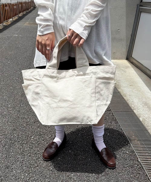 A by MAGASIN DE MODE(エーバイマガジンデモード)の「【A by MAGASIN DE MODE】e.e.p.キュービックトート SNBD(トートバッグ・レディース・アイボリー/ブラック/カーキ/グレー/ブルー/レッド・FREE)」の20枚目の写真
