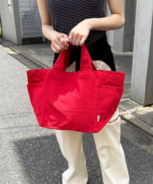 A by MAGASIN DE MODE(エーバイマガジンデモード)の「【A by MAGASIN DE MODE】e.e.p.キュービックトート SNBD(トートバッグ・レディース・アイボリー/ブラック/カーキ/グレー/ブルー/レッド・FREE)」の16枚目の写真