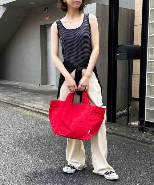 A by MAGASIN DE MODE(エーバイマガジンデモード)の「【A by MAGASIN DE MODE】e.e.p.キュービックトート SNBD(トートバッグ・レディース・アイボリー/ブラック/カーキ/グレー/ブルー/レッド・FREE)」の17枚目の写真