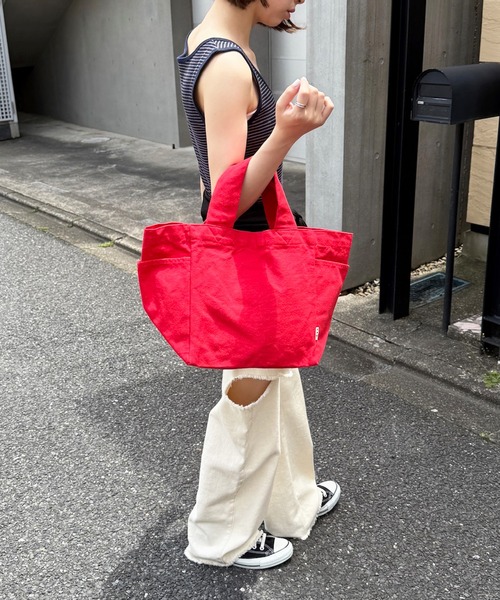 A by MAGASIN DE MODE(エーバイマガジンデモード)の「【A by MAGASIN DE MODE】e.e.p.キュービックトート SNBD(トートバッグ・レディース・アイボリー/ブラック/カーキ/グレー/ブルー/レッド・FREE)」の18枚目の写真