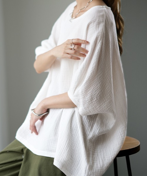 HUG.U(ハグユー)の「ふんわり。ダブルガーゼ Tシャツ(Tシャツ/カットソー・レディース・モカ/ブルー/ブラック/パープル/ホワイト・FREE)」の2枚目の写真