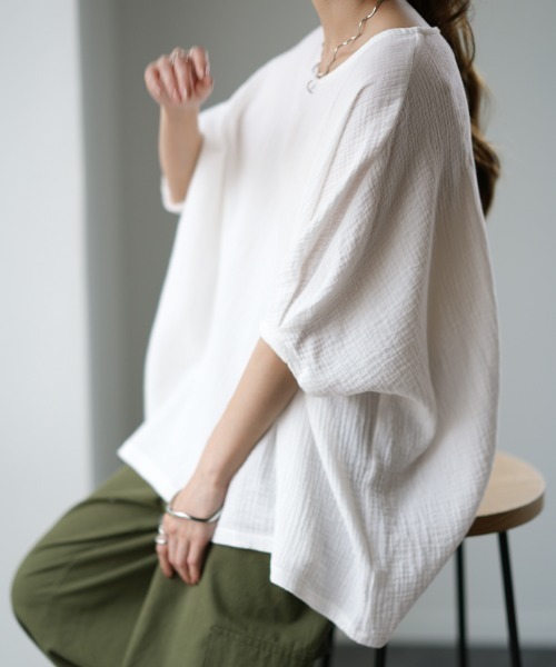 HUG.U(ハグユー)の「ふんわり。ダブルガーゼ Tシャツ(Tシャツ/カットソー・レディース・モカ/ブルー/ブラック/パープル/ホワイト・FREE)」の6枚目の写真
