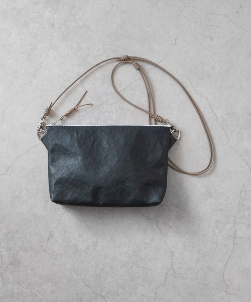 Senti(センティ)の「【 SENTI 】Dyneema(R) Leather 2WAY SACOCHE 超軽量ダイニーマレザー2WAYサコッシュ 3033(ショルダーバッグ・メンズ・ブラック系その他/ブラック・FREE)」の1枚目の写真