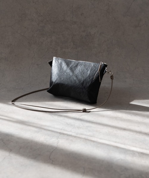 Senti(センティ)の「【 SENTI 】Dyneema(R) Leather 2WAY SACOCHE 超軽量ダイニーマレザー2WAYサコッシュ 3033(ショルダーバッグ・メンズ・ブラック系その他/ブラック・FREE)」の4枚目の写真
