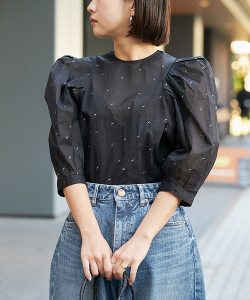 新品　IENA LA BOUCLE コットンオーガンザエンブロイダリーブラウス IENA LA BOUCLE コットンオーガンザエンブロイダリーパフィー