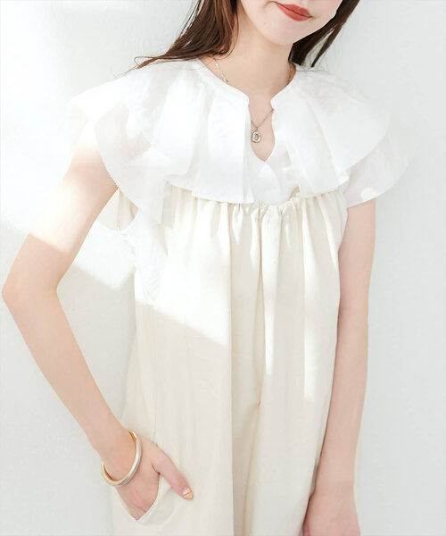 natural couture（ナチュラルクチュール）の「タックフリル衿スキッパーあきブラウス（シャツ/ブラウス・レディース・ラベンダー/ブルー/ブラック/オフホワイト・FREE）」の5枚目の写真