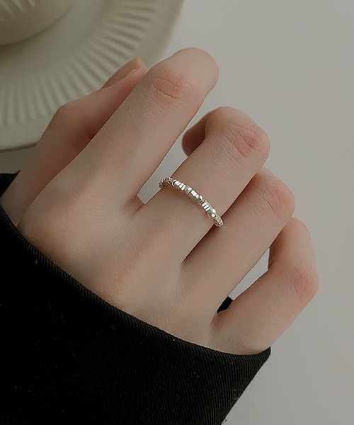 Leja(レジャ)の「【LEJA】シルバーストーンリング結婚式 パーティー 成人式 二次会 同窓会 お呼ばれ オケージョン 20代 30代(リング・レディース・シルバー・FREE)」の2枚目の写真
