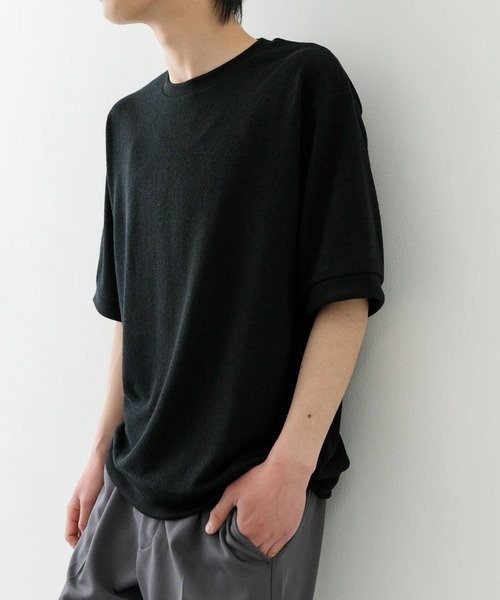 ITEMS URBANRESEARCH（アイテムズ アーバンリサーチ）の「クレープジョーゼットクルーネック Tシャツ（Tシャツ/カットソー・メンズ・ベージュ/チャコールグレー/カーキ/ブラック・SMALL/MEDIUM/LARGE）」の2枚目の写真