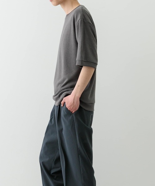 ITEMS URBANRESEARCH（アイテムズ アーバンリサーチ）の「クレープジョーゼットクルーネック Tシャツ（Tシャツ/カットソー・メンズ・ベージュ/チャコールグレー/カーキ/ブラック・SMALL/MEDIUM/LARGE）」の20枚目の写真